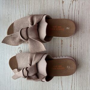 bernie mev. Pink Mules with Chic Design